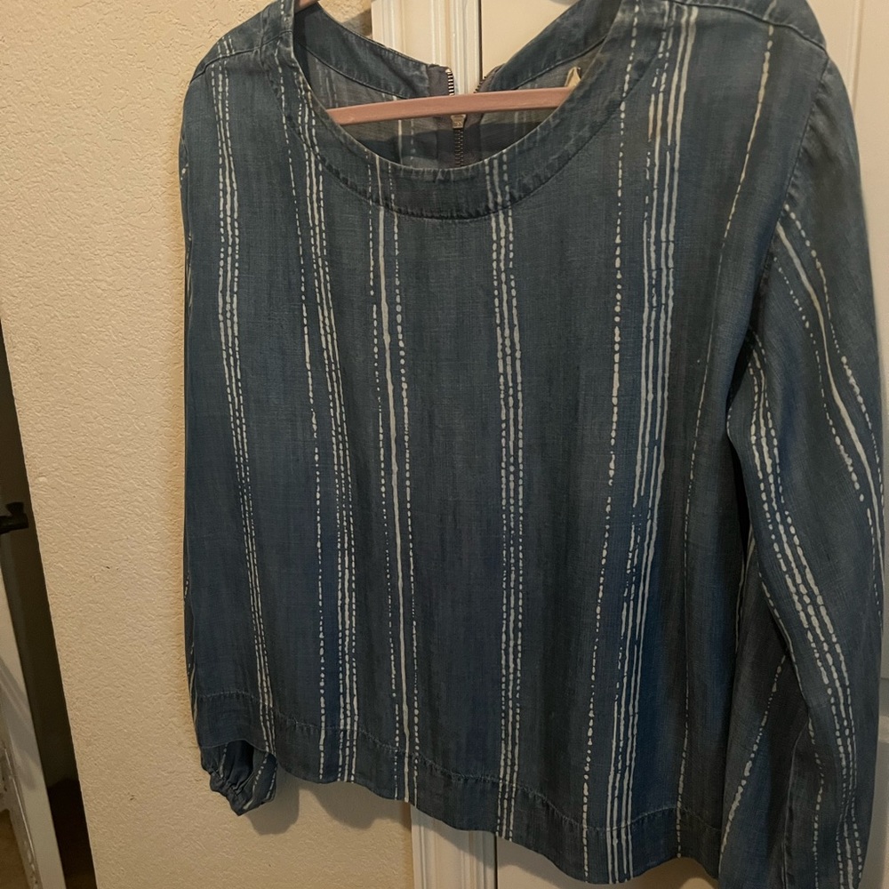 Cloth and Stone Blue Jean Blouse size M